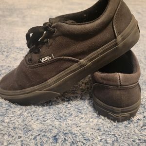 Vans low top canvas shoes.size 4 youth